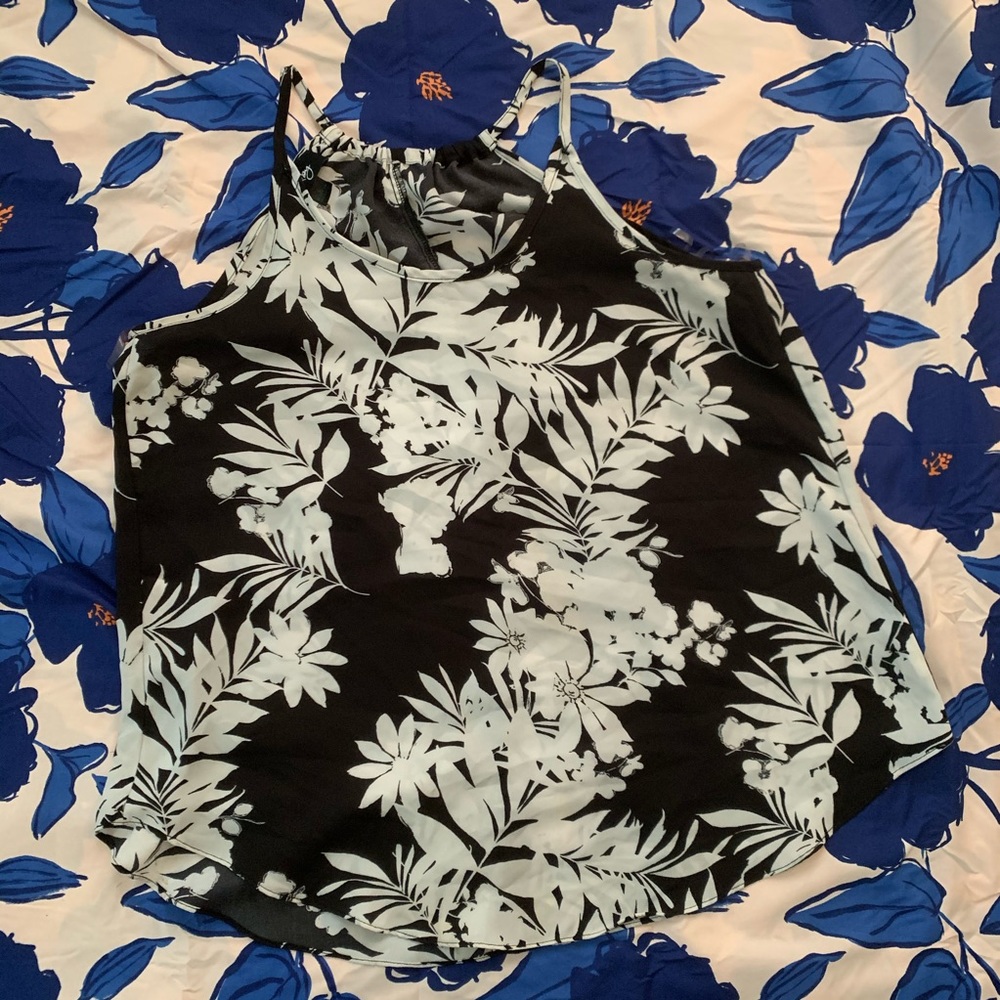 Flowy Black and White Tank 🌸